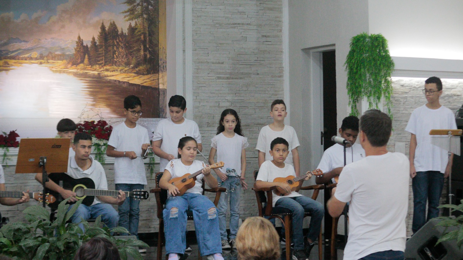 Atividade musical da CentralDrummers em instituição parceira